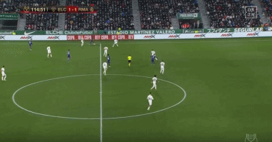 西甲：拉菲尼亚奥尔莫建功 巴萨3-1逆转马竞