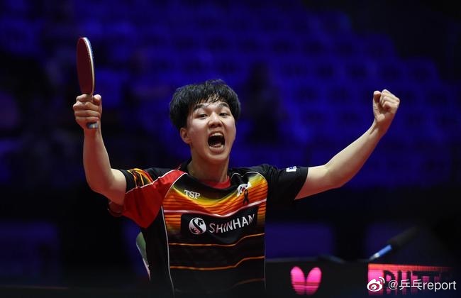 出手而陷入 出手而陷入